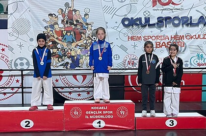 Çayırova’nın Altın Çocukları! Karate Gelişim Ligi’nde Madalyaları Topladılar!