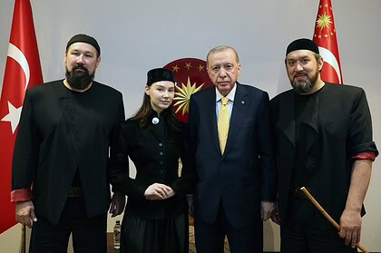 Cumhurbaşkanı Erdoğan, Ay Yola Müzik Grubunu Kabul Etti