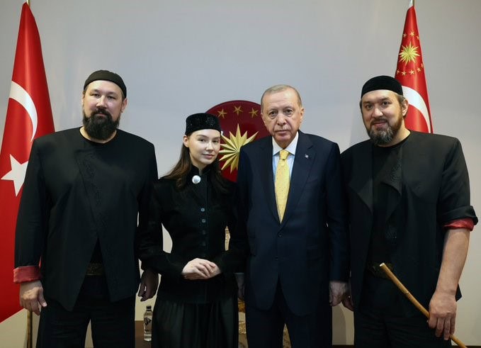 Cumhurbaşkanı Erdoğan, Ay Yola Müzik Grubunu Kabul Etti