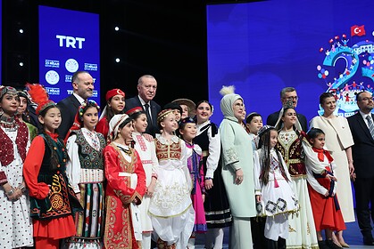 Cumhurbaşkanı Erdoğan İnsanlık zincirinin ebediyet halkası olan siz çocuklarımız geleceğimizi şekillendireceksiniz