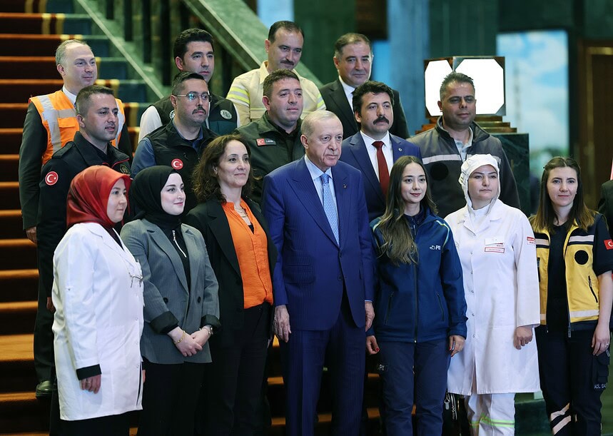 Cumhurbaşkanı Erdoğan, İşçi ve İşveren Temsilcilerini Kabul Etti