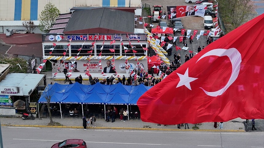 Derince’de Çifte Açılış: Davet Evi ve Senin Kafen Genç Hizmete Girdi!