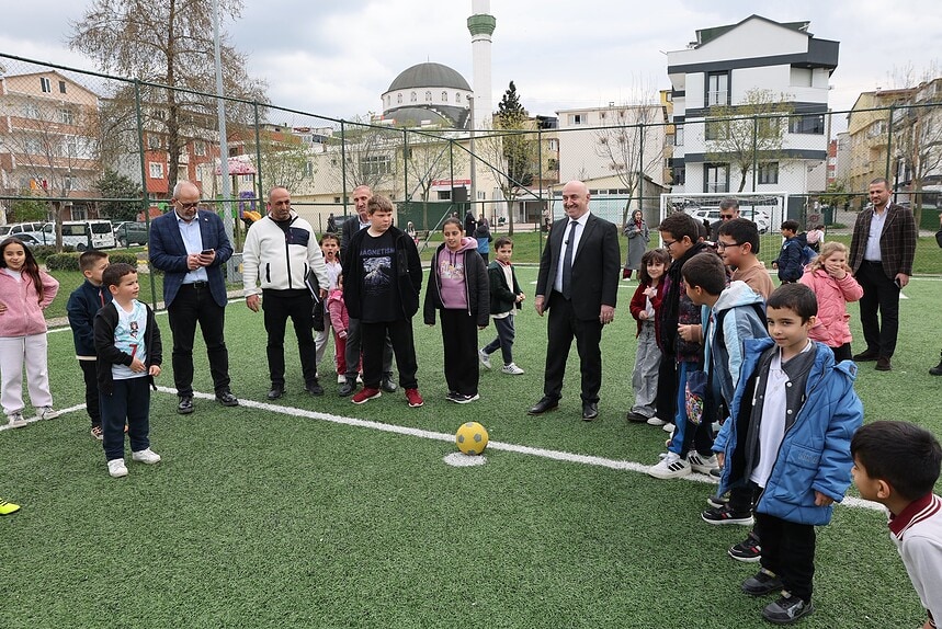 Başkan Muzaffer Bıyık Hedef Büyüttü: 2026’da Darıca’ya 18 Yeni Saha ve 5 Park Müjdesi!
