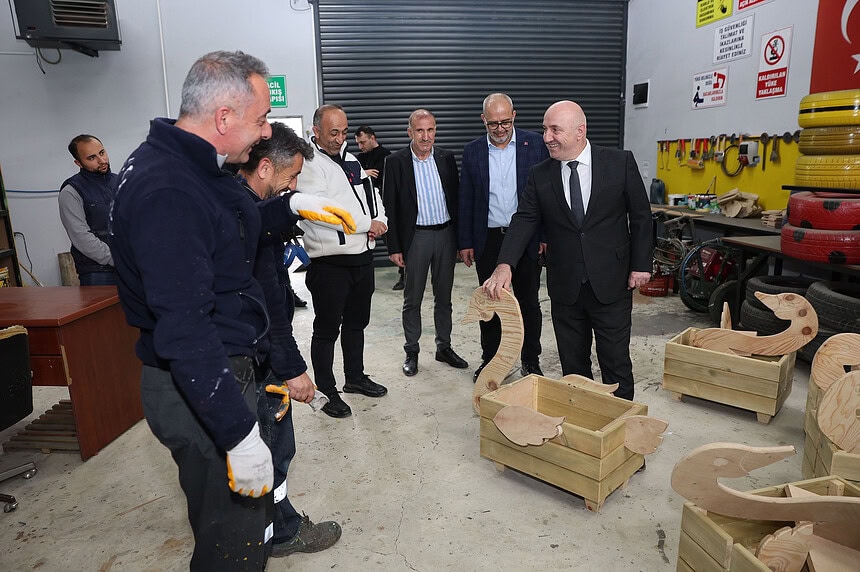 Muzaffer Bıyık’tan "Yerli Üretim" Hamlesi: Darıca’nın Parklarına Belediye İmzası