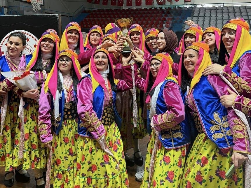 Darıca Belediyesi Eğitim Spor Kulübü Halk Oyunları İl Şampiyonu Oldu