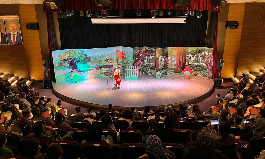 Darıca’da Hafta Sonu Neşesi: Çocuklar Eğlenirken Öğreniyor, Aileler Keyif Yapıyor!