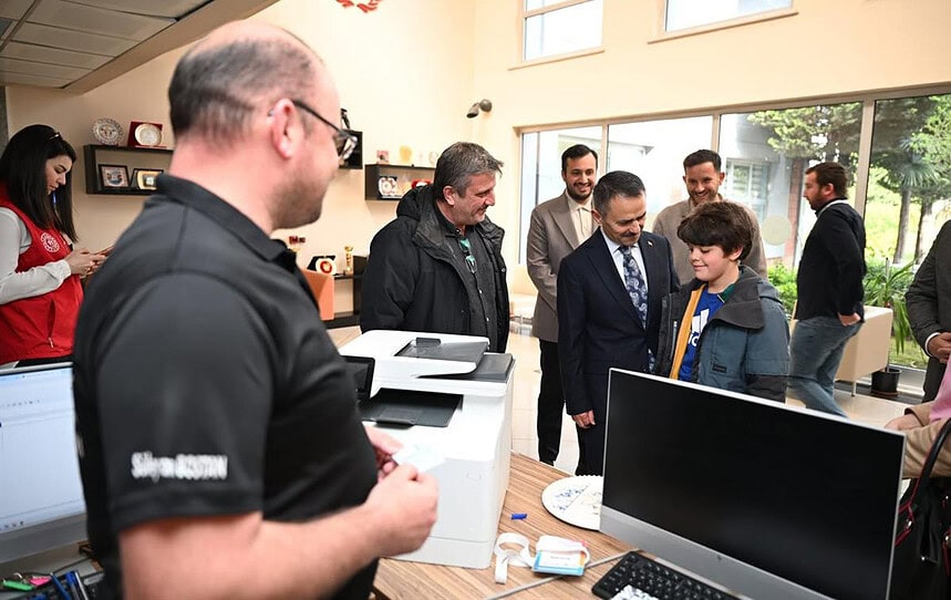 Vali Aktaş Kocaeli Deneyap Atölyelerini Ziyaret Etti: Milli Teknoloji Hamlesi Gençlerle Büyüyor!