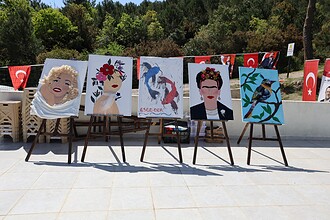 Atık Değil Sanat! Derince’de Toplanan Cam Şişeler Şık Aksesuarlara Dönüşüyor