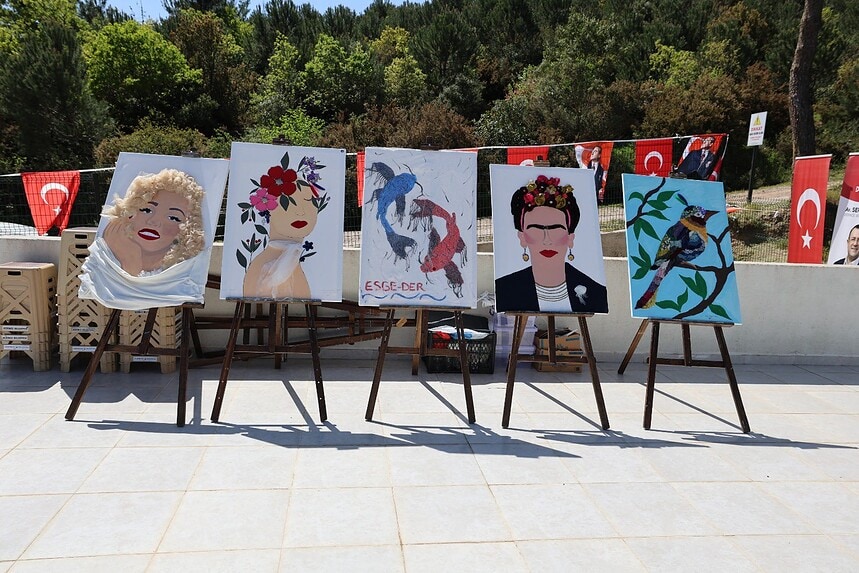 Atık Değil Sanat! Derince’de Toplanan Cam Şişeler Şık Aksesuarlara Dönüşüyor