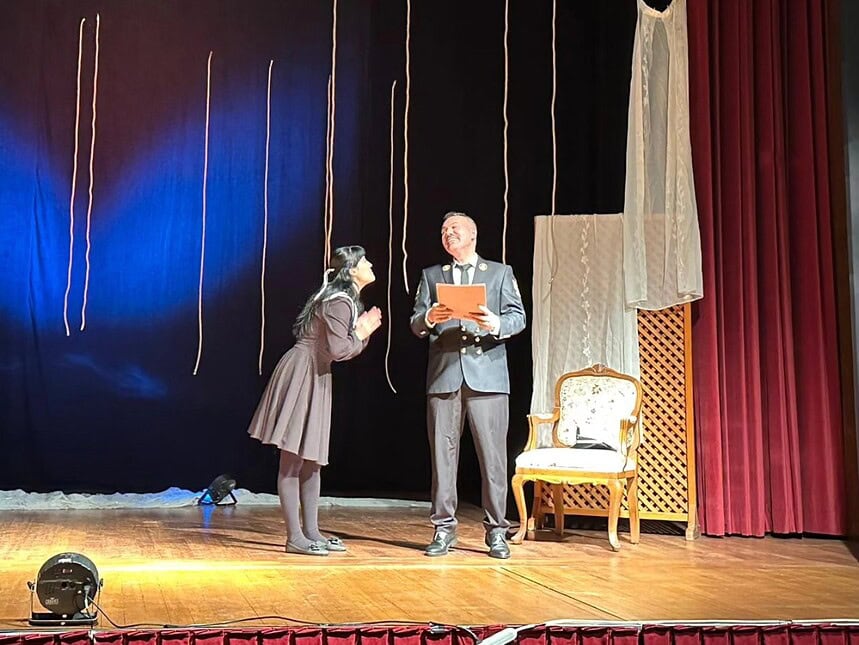 Gölcük’te Dumlupınar Şehitleri Anısına Anlamlı Gece: "Dumlu" Tiyatrosu Sahnelendi