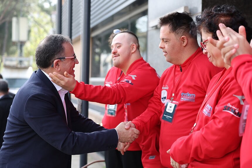 Engelleri Ritimle Aşıp Başkente Gidiyorlar: Derince Belediyesi Özel Yeteneklerini Uğurladı!
