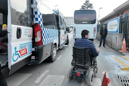 Hayallere Engel Yok! Kocaeli Büyükşehir, Engelsiz Taksi ile Adayları Sınava Taşıdı