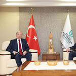 KKTC 5. Cumhurbaşkanı Ersin Tatar’dan Başkan Büyükakın’a Ziyaret: Şeref Defteri’ni İmzaladı