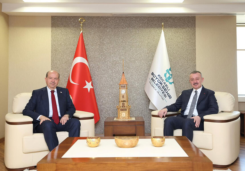 KKTC 5. Cumhurbaşkanı Ersin Tatar’dan Başkan Büyükakın’a Ziyaret: Şeref Defteri’ni İmzaladı