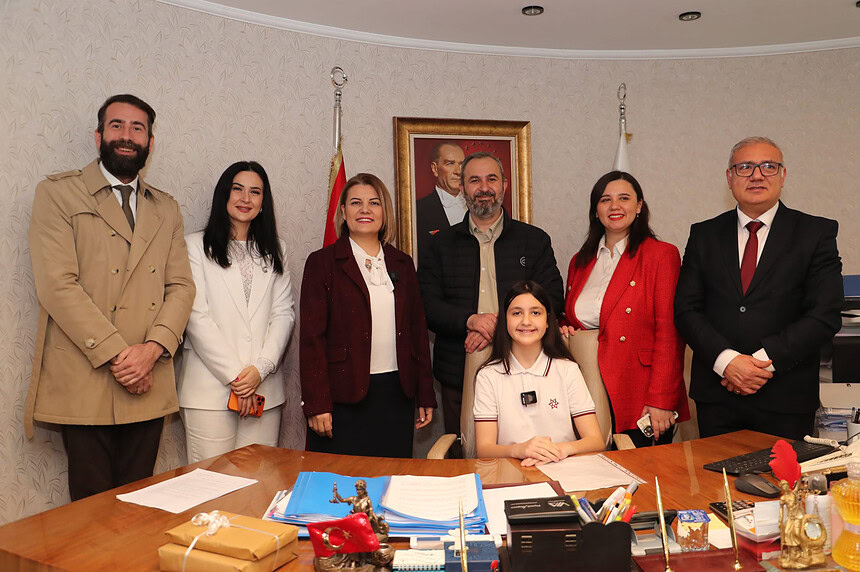 Fatma Başkan Koltuğunu Devretti, Minik Öykü Umut Dağıttı: "Hayallerimi Ata’ma Borçluyum"