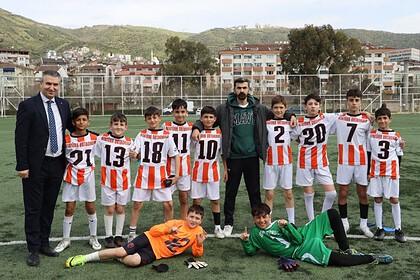 Körfez’de Şampiyon Atatürk Ortaokulu! 23 Nisan Futbol Turnuvası Nefes Kesti