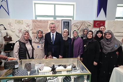 Gebze’de KO-MEK Şöleni Başkan Büyükakın Kursiyerlerin Başarı Hikâyelerine Ortak Oldu