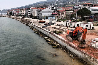 Gölcük Ulaşlı'da Deniz Taşkınlarına Son: 550 Metrelik Dalga Kırıcı Set Yükseliyor!