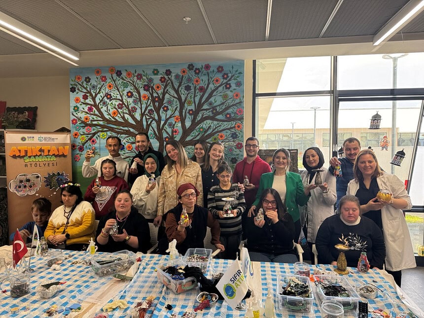 Engel Tanımayan Dönüşüm: Gonca’nın Özel Öğrencileri Cam Atıklara Hayat Verdi!