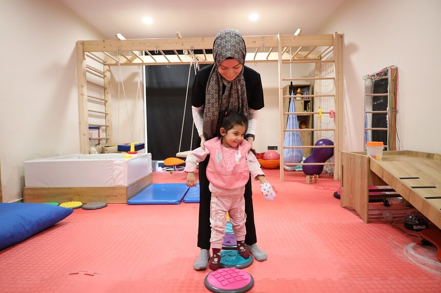 Kocaeli Gonca Engelsiz Yaşam Merkezi Iraklı Küçük Meral’e Umut Oldu!