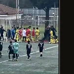 Derince’de Saha Karıştı: Kadın Hakeme Saldırı Girişimi Kamerada!