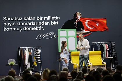 Derince’de Kahkaha Tufanı: Çetin Altay ve Özlem Karaaytu “Hangisi Gerçek?” İle Sahne Aldı