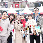 Kocaeli’de 23 Nisan Coşkusu Sınırları Aştı: Güney Koreli Aileden Atatürk ve Bayram Hayranlığı!