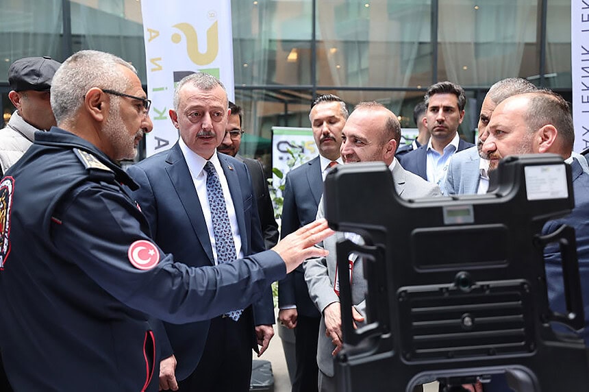 81 İlin İtfaiye Teşkilatı Kocaeli’de Buluştu! Tahir Büyükakın: "Hepiniz Birer Kahramansınız"