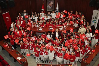 İzmit Belediye Meclisi’nde Çocuklar Görev Başında!