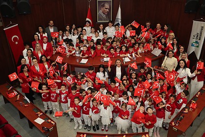 İzmit Belediye Meclisi’nde Çocuklar Görev Başında!
