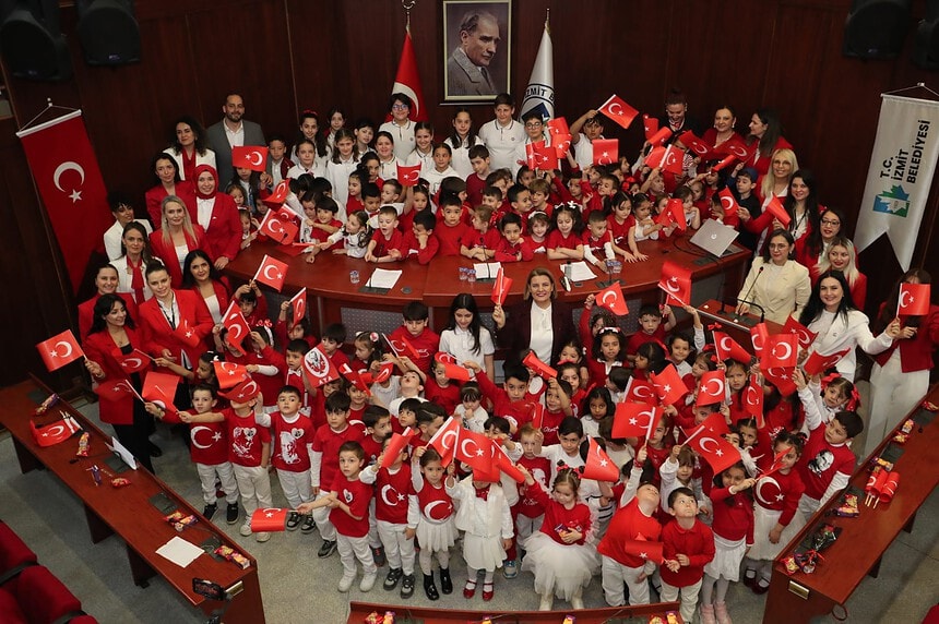 İzmit Belediye Meclisi’nde Çocuklar Görev Başında!