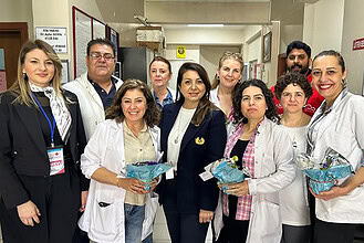 İzmit Belediyesi’nden Ebeler Haftası’na Özel Sürpriz: 162 Ebe Görev Başında Ziyaret Edildi!