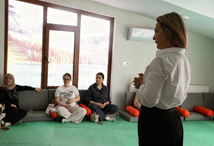 İzmit’te Anne Adaylarına Ücretsiz Destek! Gebelik ve Doğuma Hazırlık Eğitimi Başladı