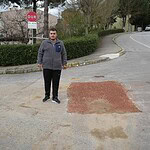 İzmit'te SEDAŞ'ın Kazdığı Çukura Belediye Aracı Düştü