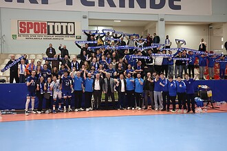 Kağıtspor Voleybolda Finalde! Arkasspor’u Altın Setle Deviren Kocaeli Ekibi Efeler Ligi Kapısında