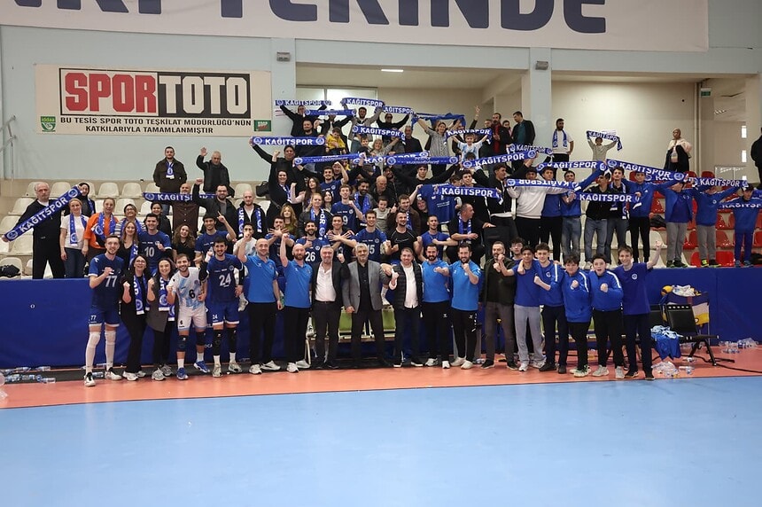 Kağıtspor Voleybolda Finalde! Arkasspor’u Altın Setle Deviren Kocaeli Ekibi Efeler Ligi Kapısında