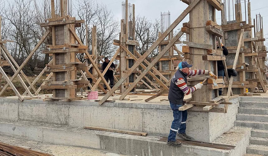 Kandıra'da Cami Lojmanı Yapımı Devam Ediyor ve Köy Fırınları Yenileniyor
