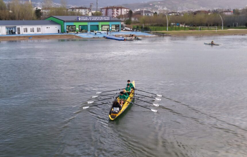 Başiskele Belediyesi’nden Gençlere Müjde: Kano ve Kürek Eğitimleri Devam Ediyor