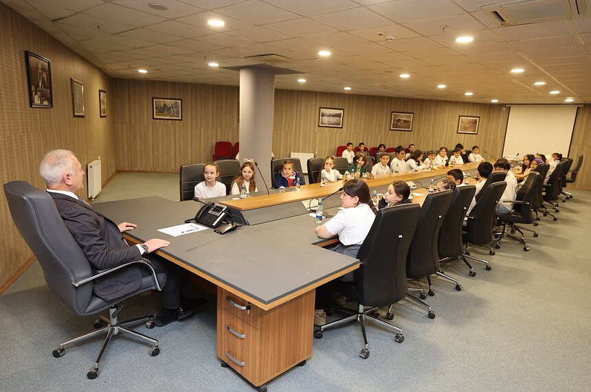 23 Nisan Ruhu Karamürsel Meclisi’nde: Çocuklar Hayallerini Başkan Çalık’a Anlattı