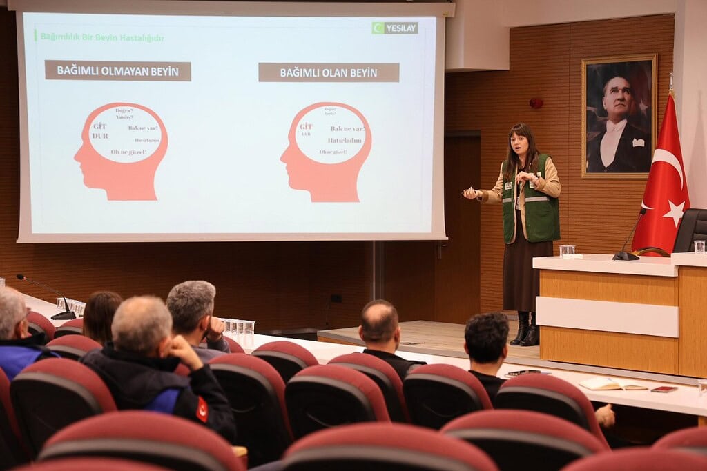 Bağımlı ve bağımsız beyin farkları anlatılıyor.