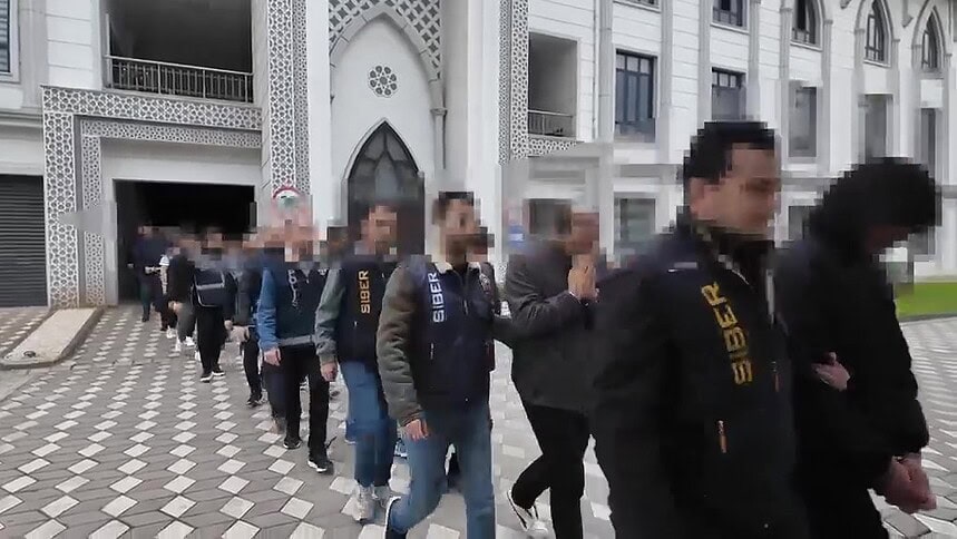 Kocaeli Emniyeti’nden Kripto Darbesi Sahte Uygulamayla Milyonluk Vurgun Yapan 19 Kişi Tutuklandı