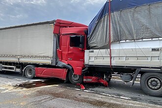 Kocaeli TEM'de 6 Tır Birbirine Girdi Ankara Yönü Trafiğe Kapandı