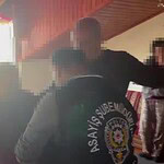 Kocaeli'de 26 yıl hapis cezası bulunan kadın, duvarı delip oluşturduğu gizli bölmede yakalandı