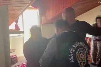 Kocaeli'de 26 yıl hapis cezası bulunan kadın, duvarı delip oluşturduğu gizli bölmede yakalandı