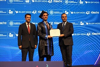 Kocaeli'deki Bilişim Vadisi’nde Tarihi Gün 42 Türkiye’nin İlk Yazılımcıları Mezun Oldu