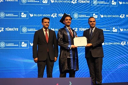 Kocaeli'deki Bilişim Vadisi’nde Tarihi Gün 42 Türkiye’nin İlk Yazılımcıları Mezun Oldu