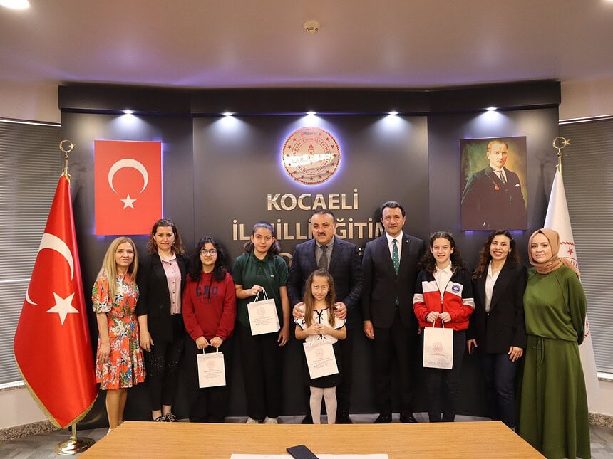 Kocaeli’de 23 Nisan Resim, Şiir ve Kompozisyon Yarışması Ödülleri Sahiplerini Buldu!