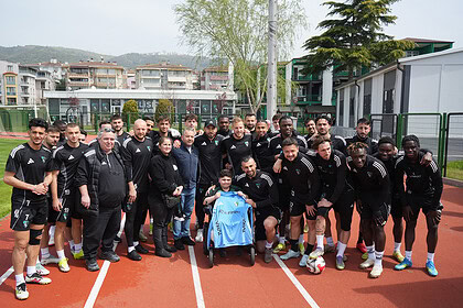 Kocaelispor'dan Duygulandıran Ziyaret: DMD Hastası Eray, Brunga Tesisleri'nde Ağırlandı!
