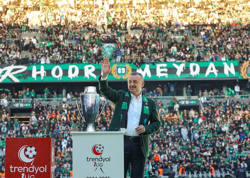 Başkan Büyükakın’dan Kocaelispor’un 60. Yılına Özel Mesaj: "Yeni Şampiyonluklar Yaşama Vakti!"