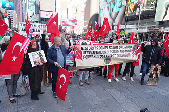 New York Belediye Başkanı Mamdani'nin Skandal Sözlerine Times Meydanı'nda Sert Tepki: "Tarihi Çarpıtmayın!"